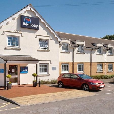Travelodge Cardiff Airport Барри Экстерьер фото