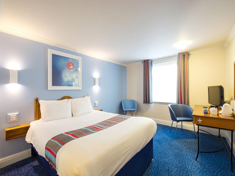 Travelodge Cardiff Airport Барри Экстерьер фото